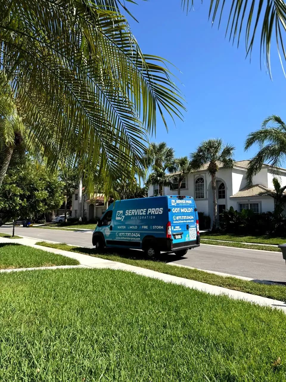 24/7 Service Pros restoration van — Water Extraction
